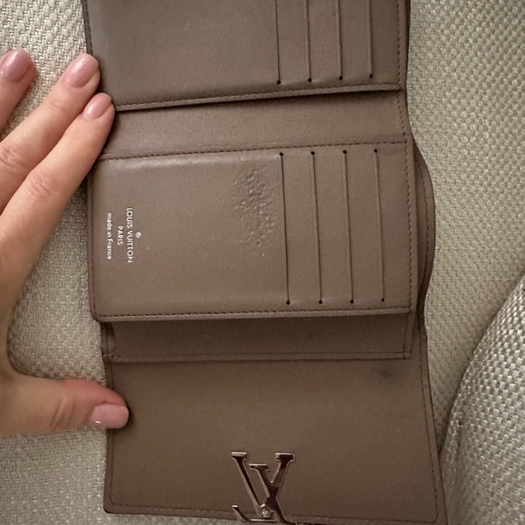 🌟HOST PICK🌟LOUIS VUITTON WALLET - Picture 6 of 6